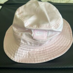 Nike bucket hat